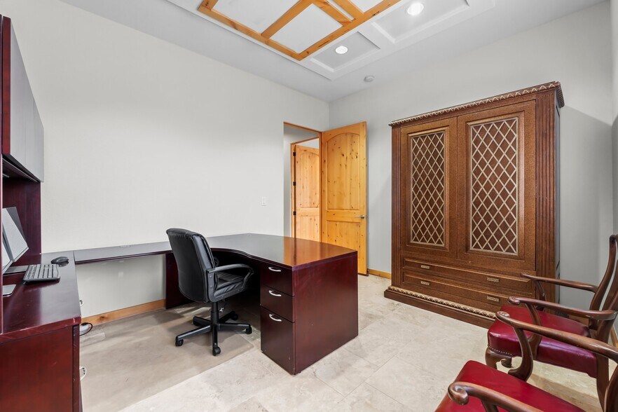 More Photos Of 25329 Budde Rd, The Woodlands Unknown For Lease