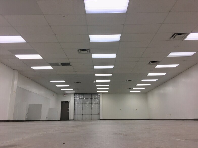 More Photos Of 2320 W Mission Ln, Phoenix Unknown For Lease