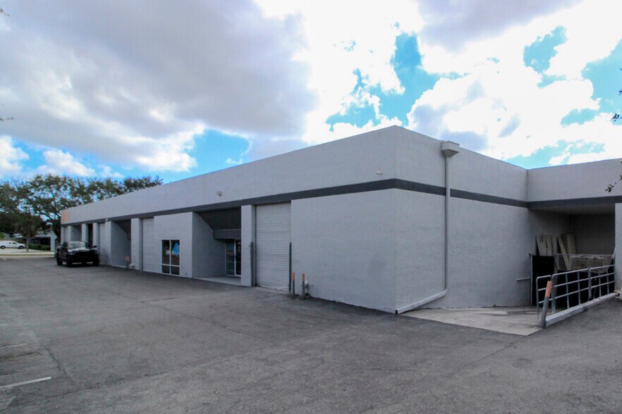 More Photos Of 3630 Consumer St, West Palm Beach Warehouse For Lease