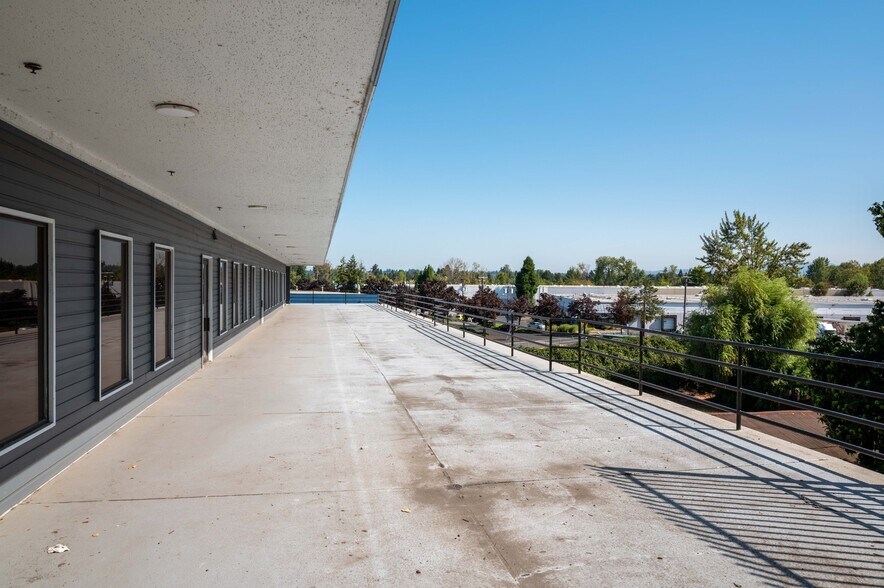 More Photos Of 2201-2207 NE Columbia Blvd, Portland Office For Lease