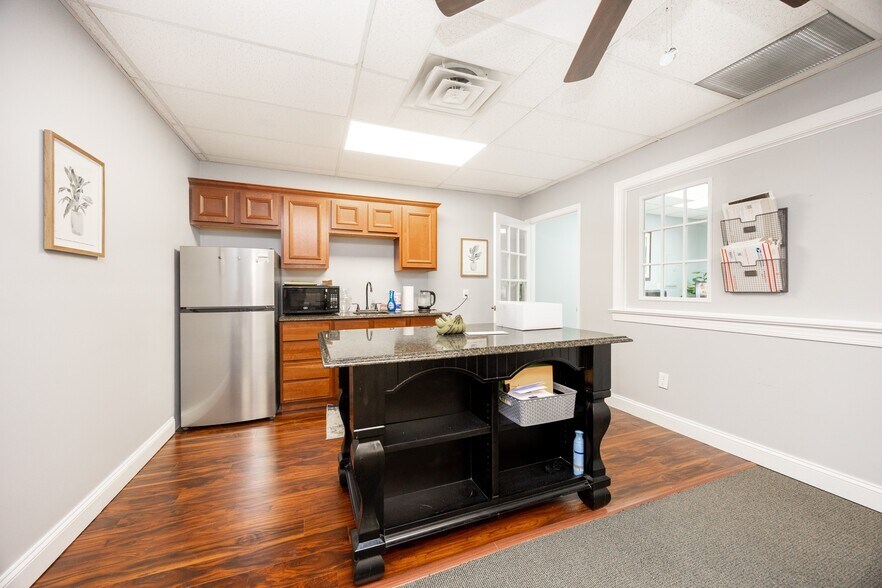 More Photos Of 1723 Swamp Pike, Gilbertsville Office For Lease