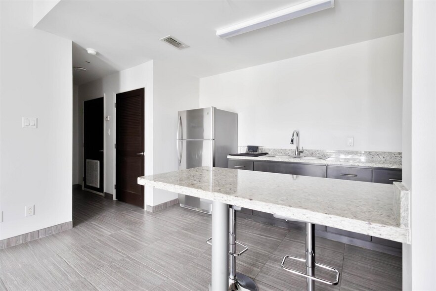 More Photos Of 502 Shiloh Dr, Laredo Apartments For Sale