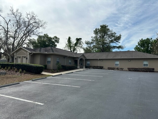 More Photos Of 957 S Lois Ter, Inverness Loft Creative Space For Lease