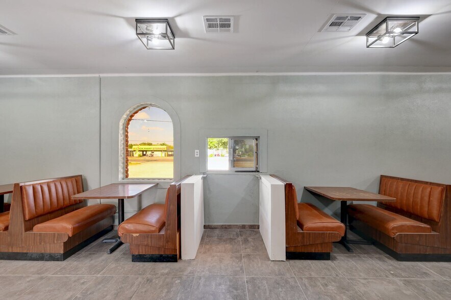 More Photos Of 2200-2204 S WW White Rd, San Antonio Restaurant For Lease