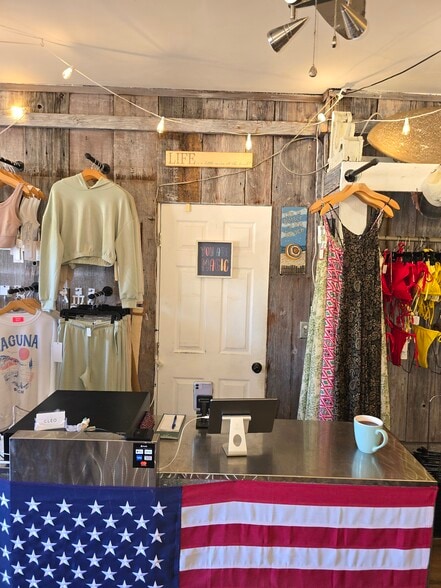 More Photos Of 711-735 S Coast Hwy, Laguna Beach Storefront For Lease