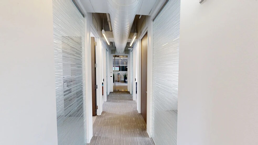 More Photos Of 125 Park Ave, New York Coworking Space