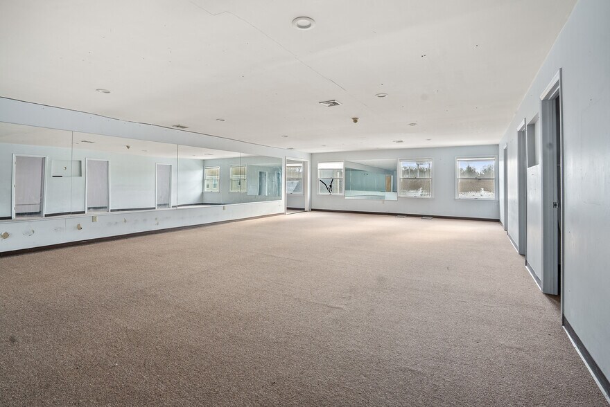 More Photos Of 234 Main St, Lincoln Park Storefront Retail Office For Lease