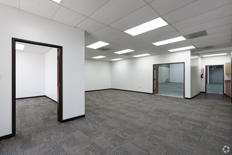 More Photos Of 14934 Webb Chapel Rd, Farmers Branch Flex For Lease