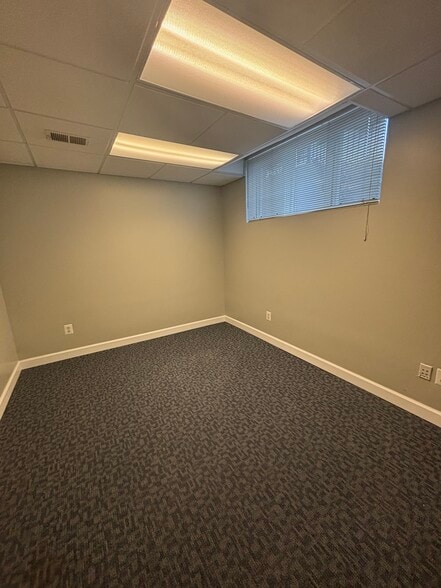 More Photos Of 1640 Axtell Dr, Troy Medical For Lease