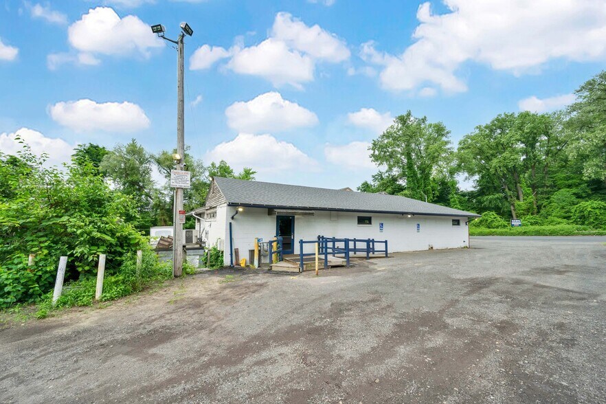 More Photos Of 287 N Elm St, Westfield Restaurant For Sale