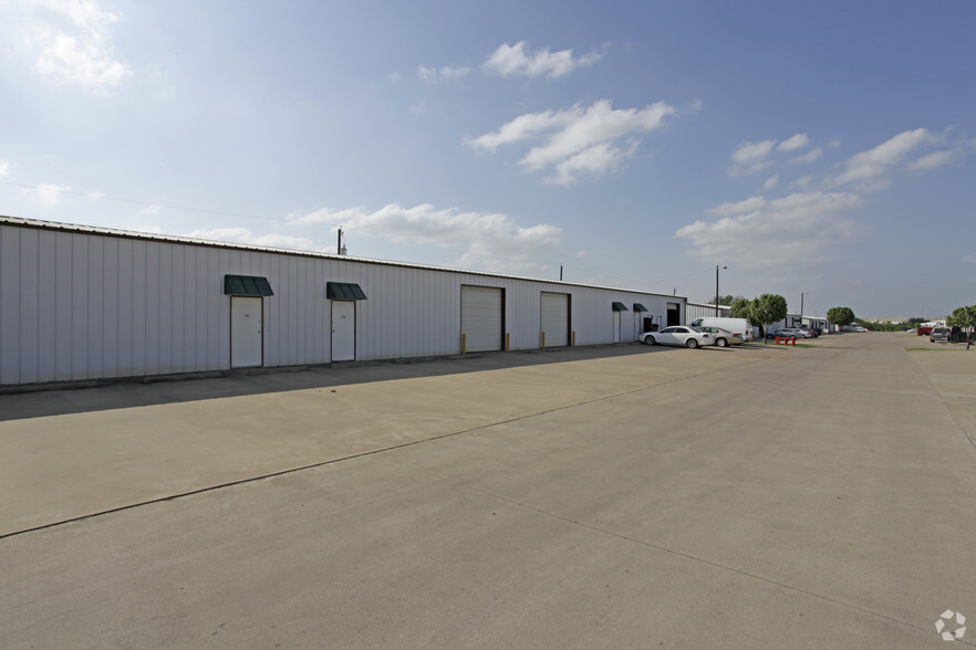 Primary Photo Of 5051 David Strickland Rd, Fort Worth Warehouse For Lease