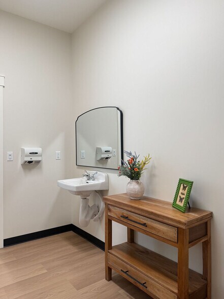 More Photos Of 112 Sugar Avenue, Sugar City Office For Lease