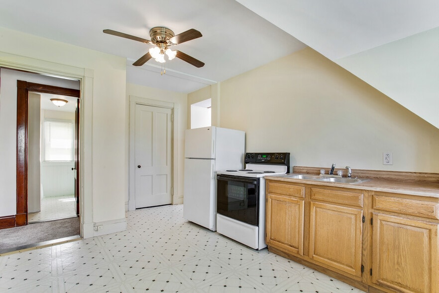 More Photos Of 270 Maple St, Springfield Hospitality For Sale