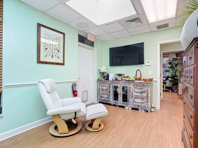 More Photos Of 405 Downing St, New Smyrna Beach Medical For Sale