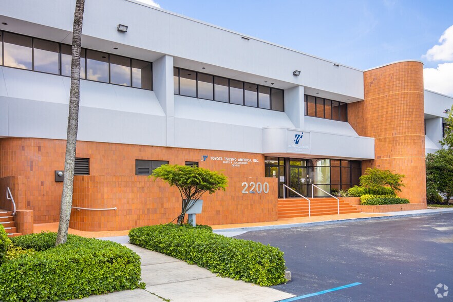 More Photos Of 2200 SW 45th St, Fort Lauderdale Warehouse For Lease