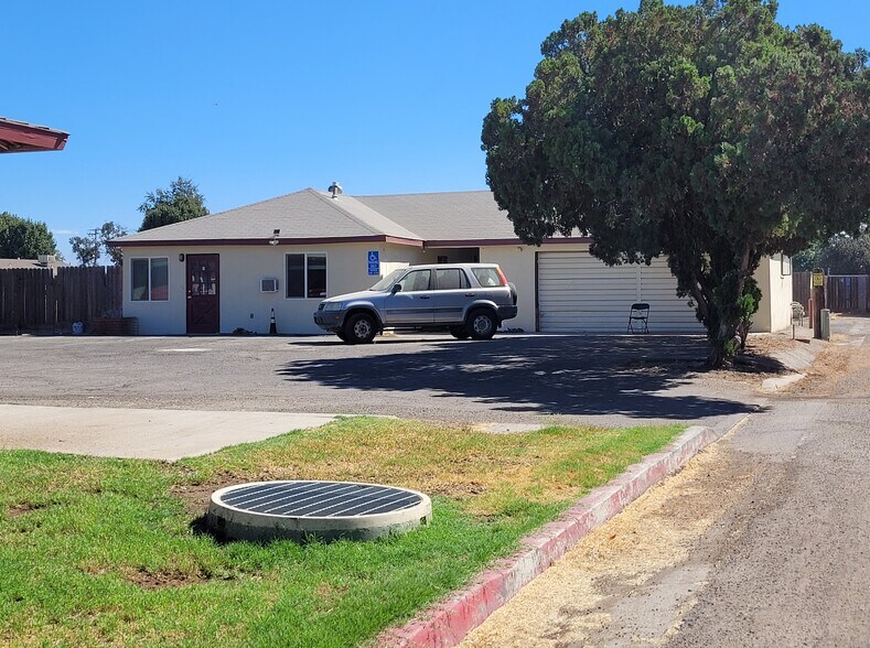 More Photos Of 340 S Blackstone St, Tulare Apartments For Sale