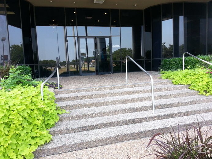 More Photos Of 8344 E RL Thornton Fwy, Dallas Office For Lease