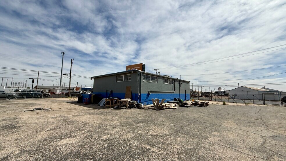 More Photos Of 1302 E 2nd St, Odessa Service For Sale