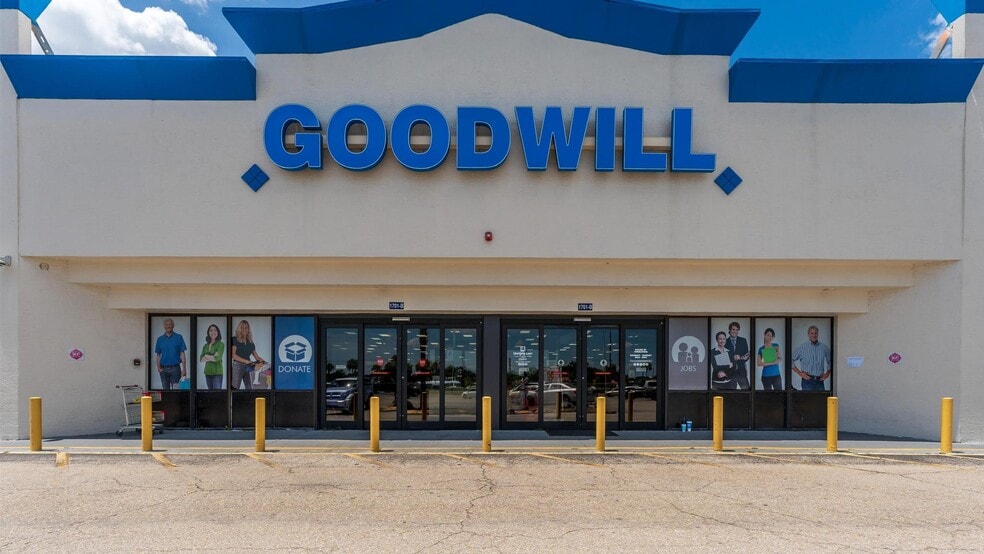 More Photos Of 1701-1737 E Oak St, Arcadia Storefront For Sale