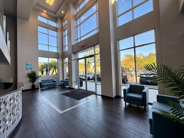 More Photos Of 5402 W Laurel St, Tampa Loft Creative Space For Lease