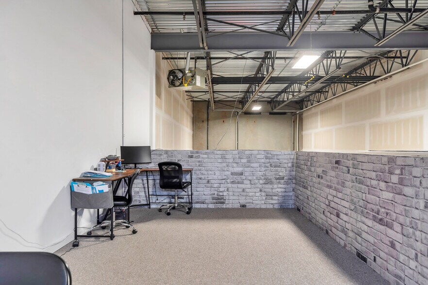 More Photos Of 580 Nicola Ave, Port Coquitlam Warehouse For Lease