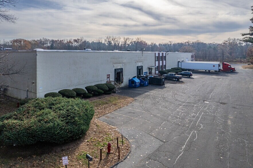 More Photos Of 609 Silver St, Agawam Warehouse For Lease