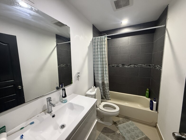 More Photos Of 1135 S 9th St, Philadelphia Storefront Retail Residential For Sale