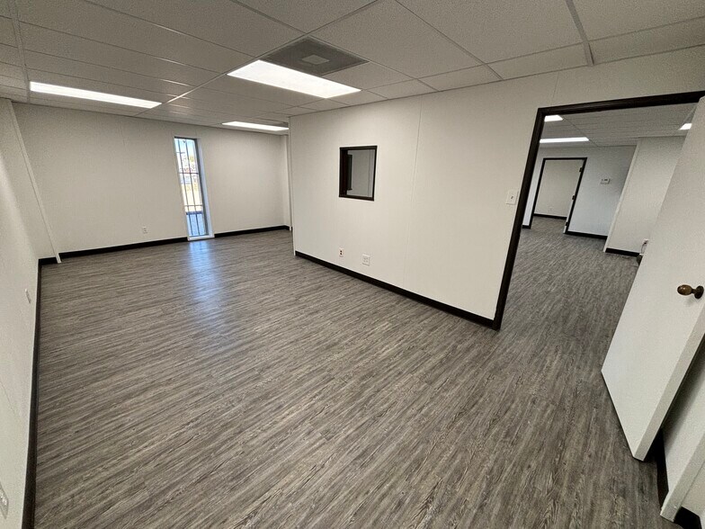 More Photos Of 2570 Berner St, Fort Worth Service For Sale