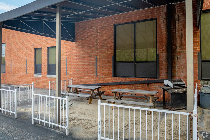 More Photos Of 8530 Corridor Rd, Jessup Flex For Lease