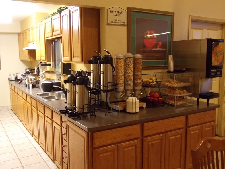 More Photos Of 207 US Highway 77 S, Hallettsville Hotel For Sale