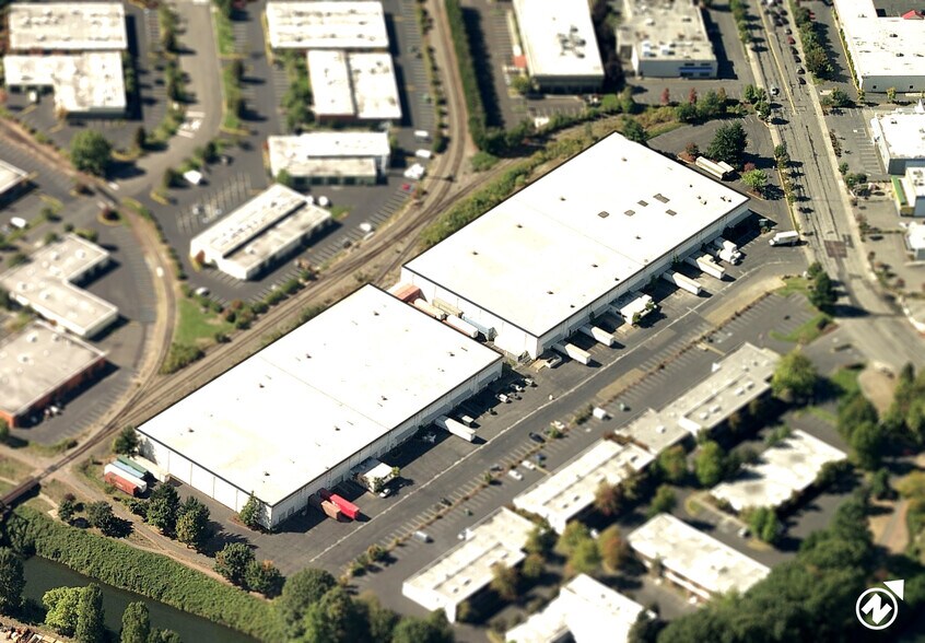 More Photos Of 551-567 Strander Blvd, Tukwila Warehouse For Lease