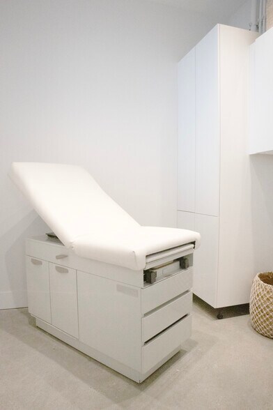 More Photos Of 413-445 N Rodeo Dr, Beverly Hills General Retail For Lease