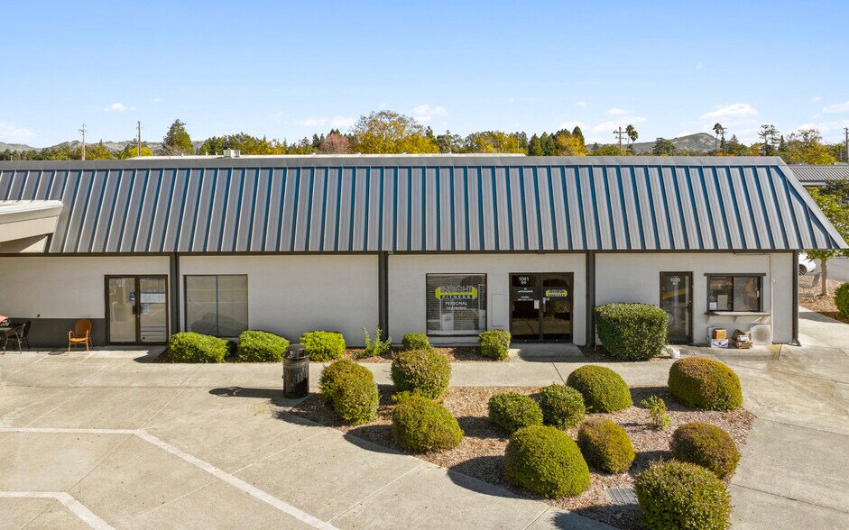 More Photos Of 1211 W College Ave, Santa Rosa Freestanding For Lease