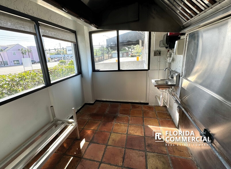 More Photos Of 300 SW Federal Hwy, Stuart Restaurant For Sale