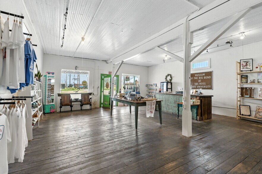 More Photos Of 100 W Murphy St, Alpine General Retail For Sale