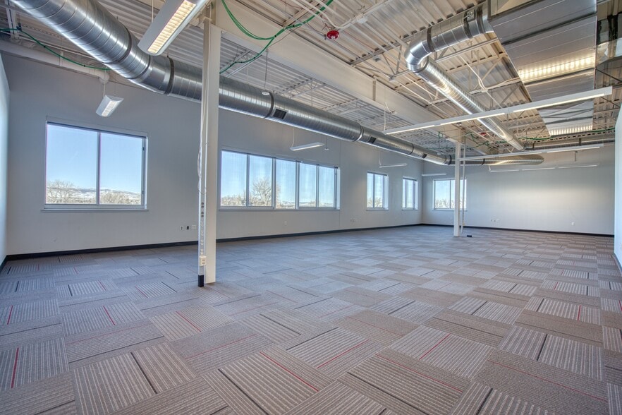 More Photos Of 6333 Dry Creek Pky, Niwot Manufacturing For Lease