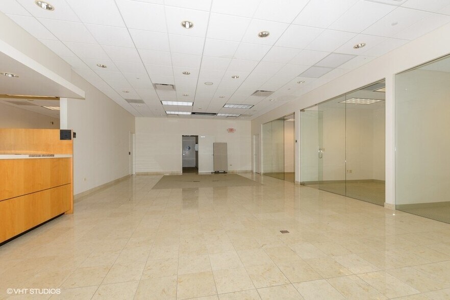 More Photos Of 1000-1050 Geneva Rd, Wheaton General Retail For Sale