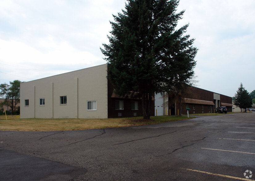 Primary Photo Of 2000-2044 Winner St, Commerce Township Warehouse For Lease