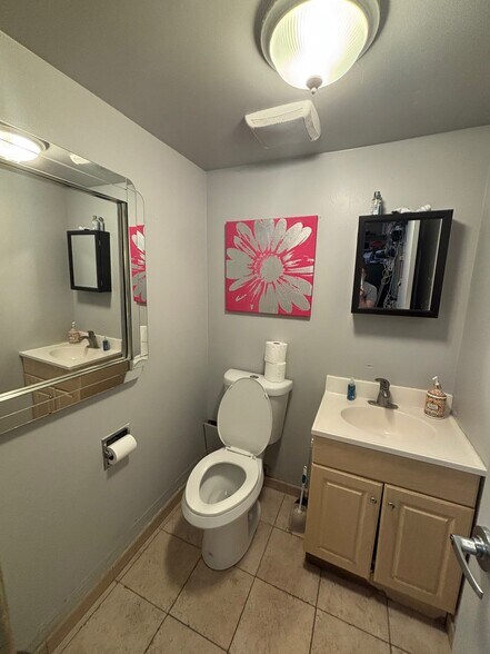 More Photos Of 1714-1720 Manhattan Dr, Waukesha Storefront For Lease