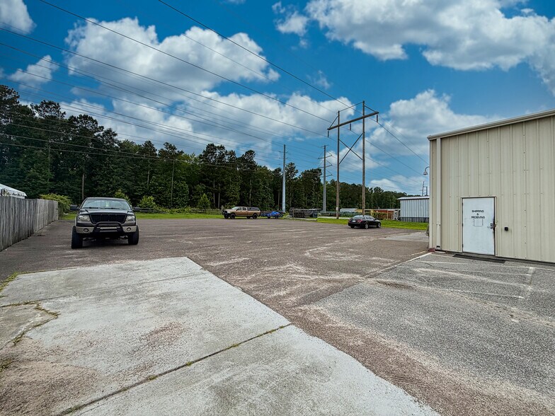 More Photos Of 7217 Peppermill Pky, North Charleston Industrial For Lease