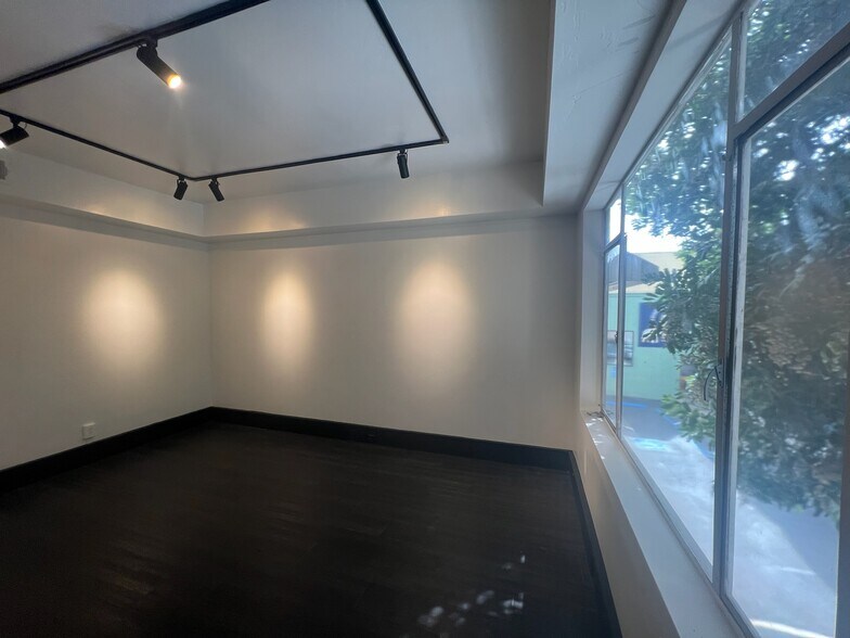 More Photos Of 7540-7542 Fay Ave, La Jolla Storefront Retail Office For Lease