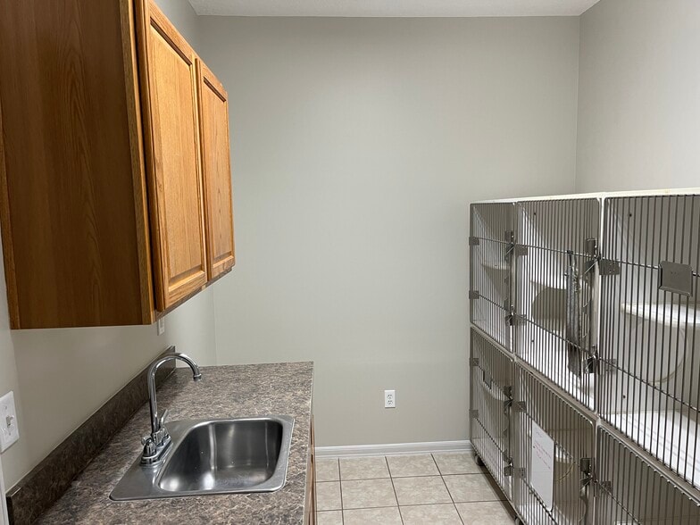 More Photos Of 8141 Ramona Blvd, Jacksonville Medical For Lease