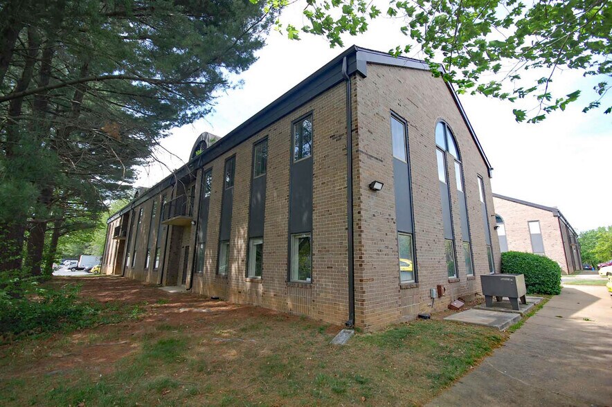 More Photos Of 4613 Pinecrest Office Park Dr, Alexandria Office For Lease