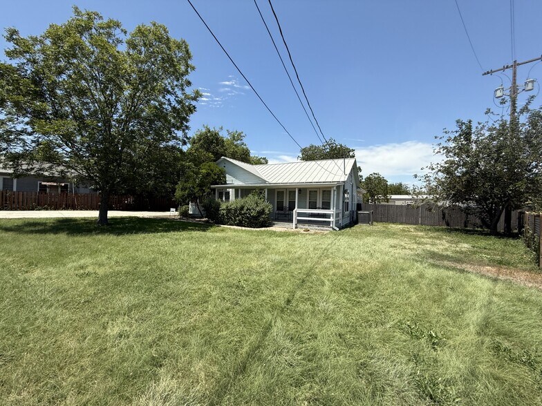 More Photos Of 4778 Old Highway 81, New Braunfels Warehouse For Lease