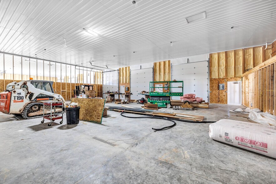 More Photos Of 5254 County Road R, Denmark Service For Lease