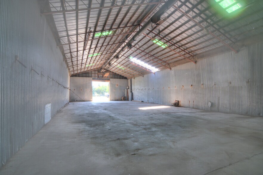 More Photos Of 236 Washington st, Maroa Warehouse For Sale