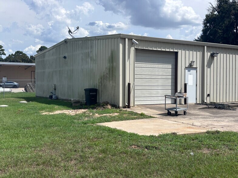 More Photos Of 10450 Cossey Rd, Houston Industrial For Sale