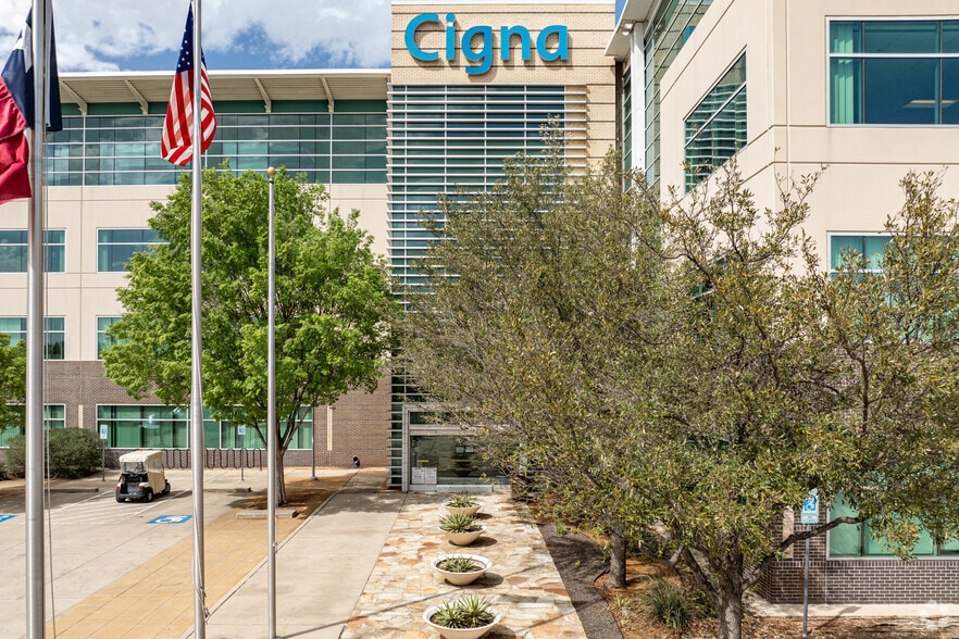 More Photos Of 1640 Dallas Pky, Plano Office For Lease