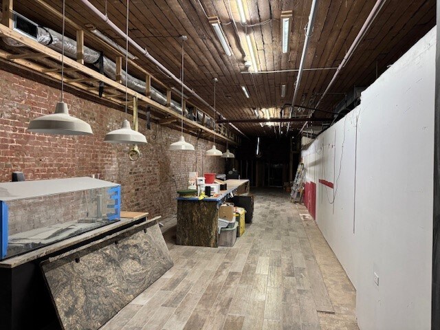 More Photos Of 212 Magazine St, New Orleans Storefront Retail Residential For Lease