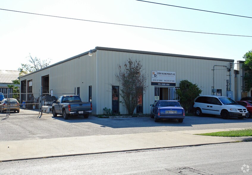 More Photos Of 1050 Grubb St, San Antonio Unknown For Lease